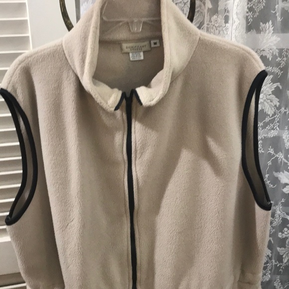 Attractive off white fleece vest. Slimming! - Picture 2 of 8